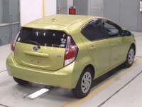 Toyota AQUA лот № 30040 оценка 3  с аукциона в Японии 1