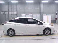 Toyota PRIUS лот № 30044 оценка 3.5  с аукциона в Японии 2