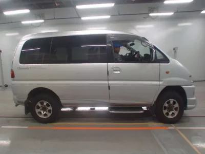 Mitsubishi DELICA  с аукциона в Японии