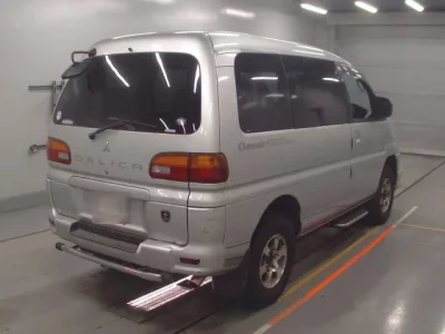Mitsubishi DELICA  с аукциона в Японии