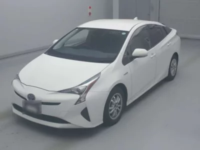 Toyota PRIUS  с аукциона в Японии