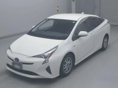 Toyota PRIUS  с аукциона в Японии