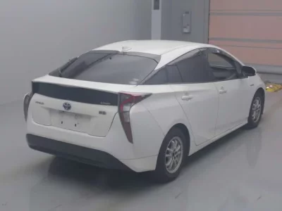 Toyota PRIUS  с аукциона в Японии