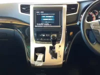 Toyota VELLFIRE лот № 30056 оценка 4  с аукциона в Японии 8