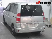 Toyota NOAH лот № 57 оценка 3.5  с аукциона в Японии 1