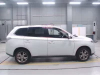 Mitsubishi OUTLANDER лот № 30057 оценка 3.5  с аукциона в Японии 2