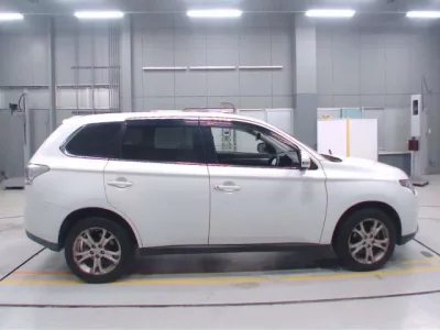 Mitsubishi OUTLANDER  с аукциона в Японии