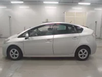 Toyota PRIUS лот № 30043 оценка R  с аукциона в Японии 3