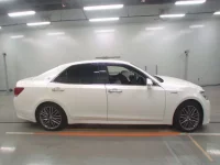 Toyota CROWN лот № 30048 оценка 4  с аукциона в Японии 2