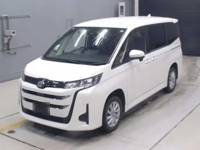 Toyota NOAH  с аукциона в Японии