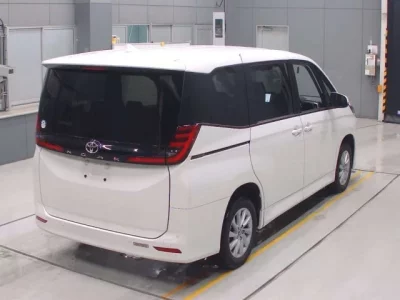 Toyota NOAH  с аукциона в Японии