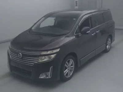 Nissan ELGRAND  с аукциона в Японии