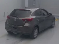 Mazda MAZDA2 лот № 273 оценка RA  с аукциона в Японии 1