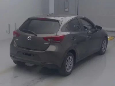 Mazda MAZDA2  с аукциона в Японии