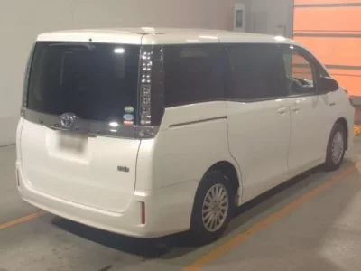 Toyota VOXY  с аукциона в Японии
