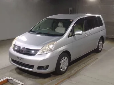 Toyota ISIS  с аукциона в Японии