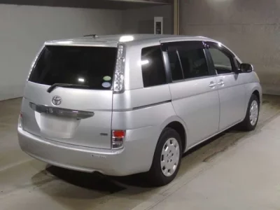 Toyota ISIS  с аукциона в Японии