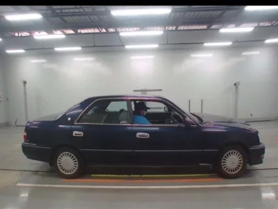 Toyota CROWN  с аукциона в Японии