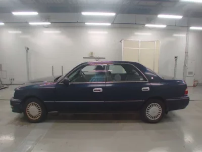 Toyota CROWN  с аукциона в Японии