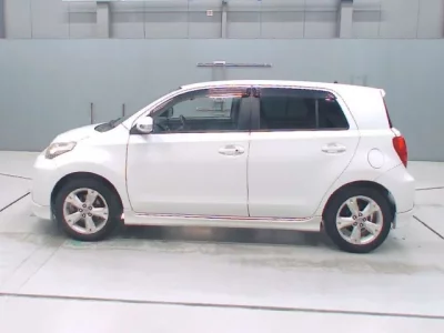 Toyota IST  с аукциона в Японии