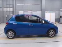 Toyota VITZ лот № 30078 оценка 3.5  с аукциона в Японии 2