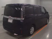 Toyota VOXY лот № 30057 оценка 4  с аукциона в Японии 1