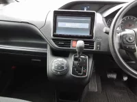 Toyota VOXY лот № 30057 оценка 4  с аукциона в Японии 8