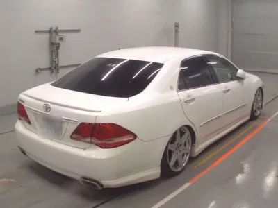 Toyota CROWN  с аукциона в Японии