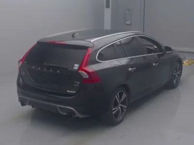 Volvo V60  с аукциона в Японии