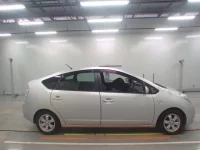 Toyota PRIUS лот № 30066 оценка 3.5  с аукциона в Японии 2