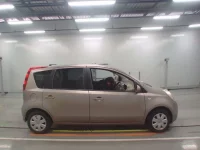 Nissan NOTE лот № 10383 оценка 4  с аукциона в Японии 2