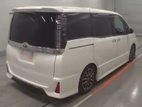 Toyota VOXY лот № 30071 оценка 4  с аукциона в Японии 1