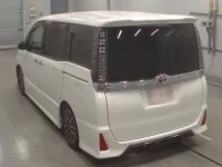 Toyota VOXY лот № 30071 оценка 4  с аукциона в Японии 5