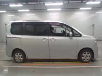 Toyota VOXY лот № 30074 оценка RA  с аукциона в Японии 2
