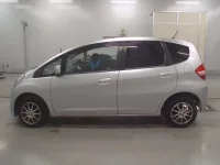 Honda FIT лот № 30073 оценка 3.5  с аукциона в Японии 3