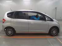 Honda FIT лот № 30073 оценка 3.5  с аукциона в Японии 2