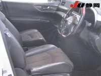 Nissan ELGRAND лот № 111 оценка 3.5  с аукциона в Японии 2