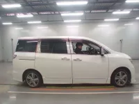 Nissan ELGRAND лот № 10391 оценка RA  с аукциона в Японии 2