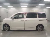 Nissan ELGRAND лот № 10391 оценка RA  с аукциона в Японии 3