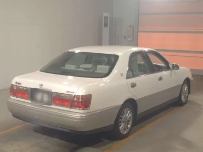 Toyota CROWN  с аукциона в Японии