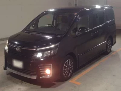 Toyota VOXY  с аукциона в Японии