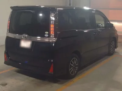 Toyota VOXY  с аукциона в Японии
