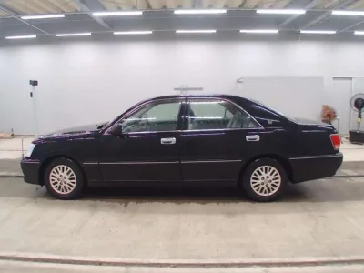 Toyota CROWN  с аукциона в Японии