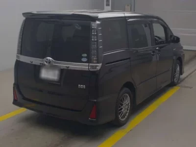 Toyota VOXY  с аукциона в Японии