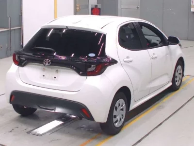 Toyota YARIS  с аукциона в Японии