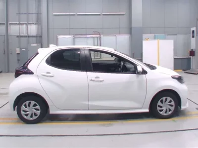 Toyota YARIS  с аукциона в Японии