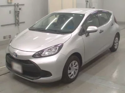 Toyota AQUA  с аукциона в Японии