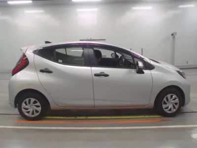 Toyota AQUA  с аукциона в Японии