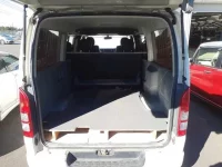Toyota HIACE VAN лот № 30119 оценка 3  с аукциона в Японии 8