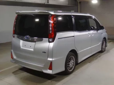 Toyota NOAH  с аукциона в Японии